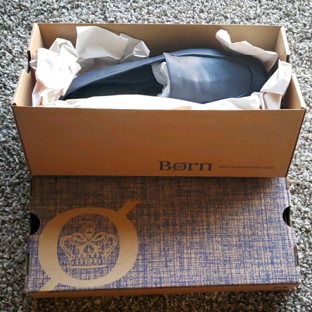 Born petil Navy blue loafer